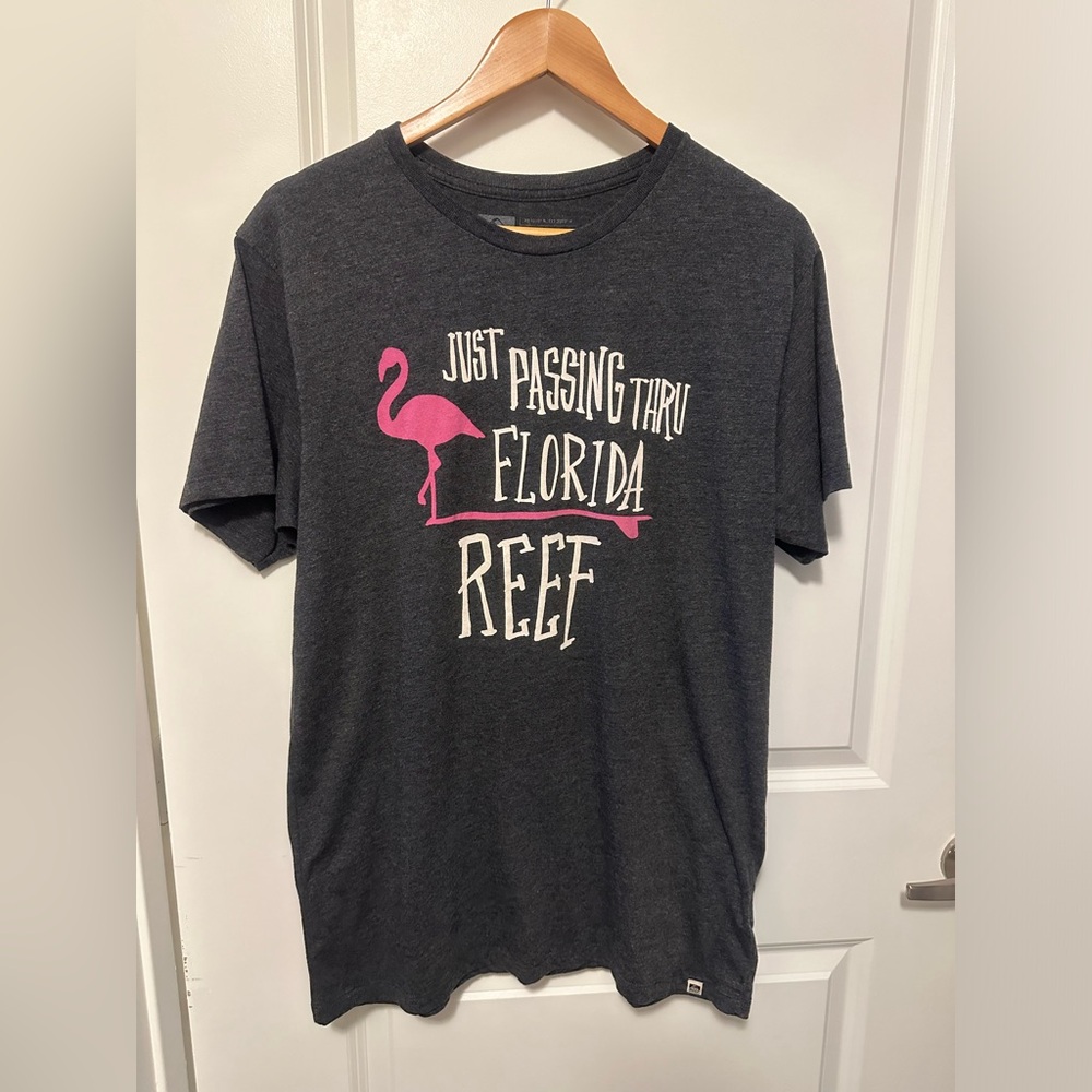 Reef brand unisex large flamingo Florida tshirt. Super soft. Excellent condition
